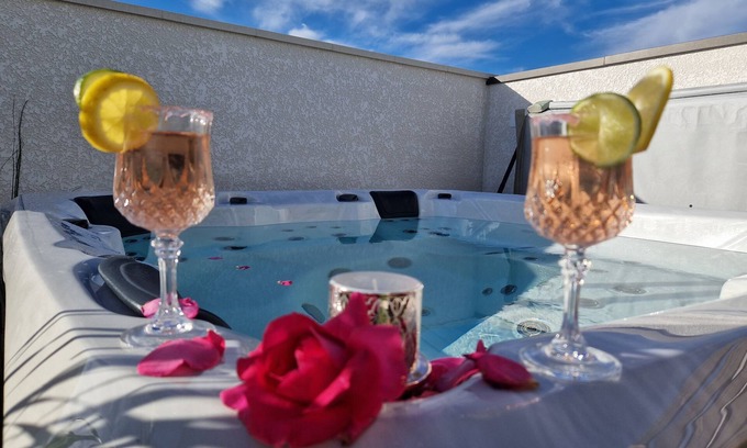 Longeville-sur-Mer Maison | Maison 4 * SPA extérieur , 4 chambres , 2 salles d'eau , proche plage