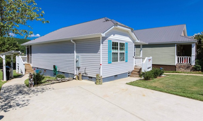 Leesburg Maison | House #48 Tranquility Base (No Pets)