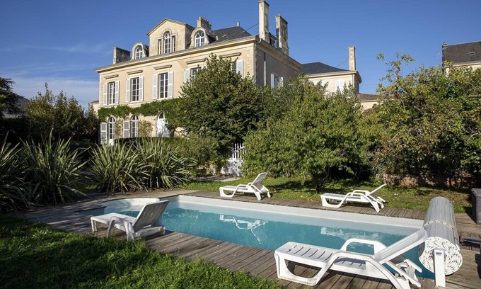 Fontenay-le-Comte Maison | Gite d'exception centre ville, piscine et jardin