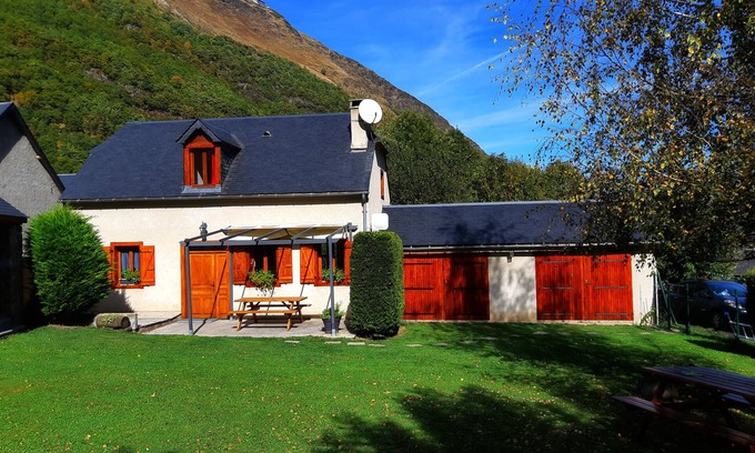 Tramezaigues Maison | Belle maison avec jardin au cœur des Pyrénées ; ski et randonnées à proximité