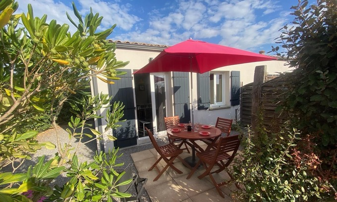 La Rochelle Maison | Maison à 700m de la plage avec jardin pour 4/pers et parking privé/ ref : Ang T2
