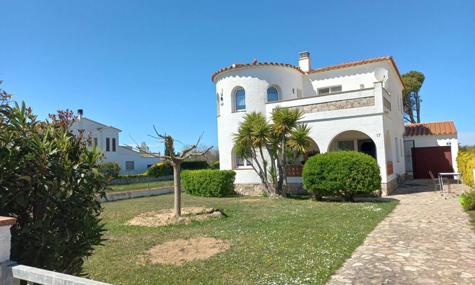 Sant Pere Pescador Chalet De Ski | Villa Amfora 17 - barbecue, wifi, grand terrain, parking. Costa Brava