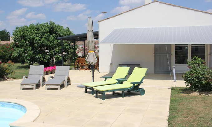 Puyravault Maison | Maison et piscine PRIVEE chauffée, totalement clôturée de murs Animaux acceptés
