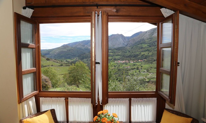 Panes Cottage | MAISON AU DESSOUS, MAISON AU DESSOUS