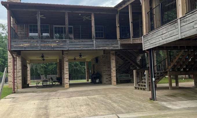 Jefferson Maison | House/Boat house on the river! Boat lift and boat ramp, sun deck, ice machine