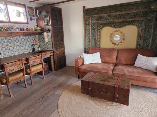 Amsterdam North Maison | House boat studio with waterfront terrace