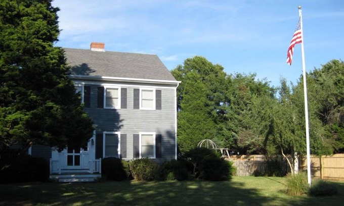 East Marion Maison | Maison près de la baie avec grande piscine creusée, à quelques pas de la plage