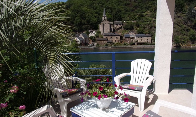 Requista Maison | Maison au bord de la rivière Tarn,calme,repos,idéal famille 4 personnes
