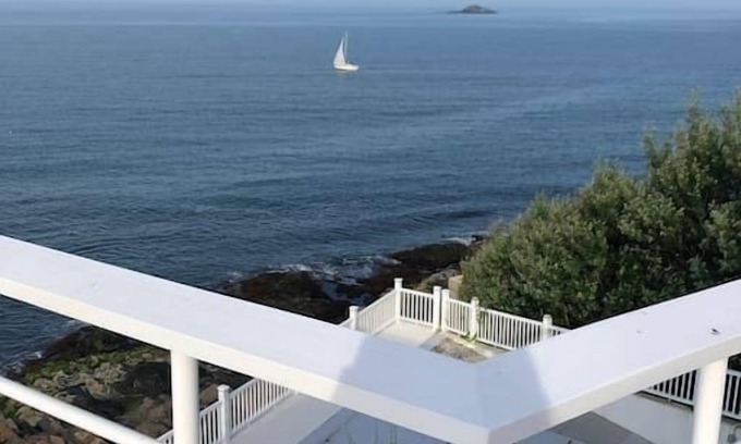 Little Nahant Maison | House by the Sea - Glocca Morra