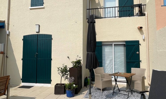 Gruissan Villa | Maison en bord de mer 1 minute à pied de la Plage du Grazel nouvellement rénovée