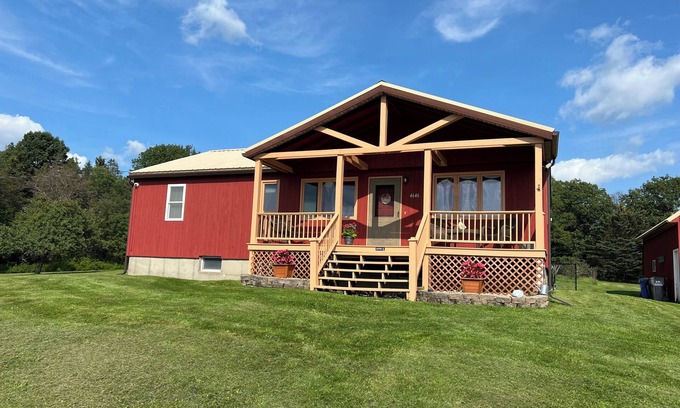 Hartwick Maison | House - Clover's Ridge, Cooperstown - "Play ball"!