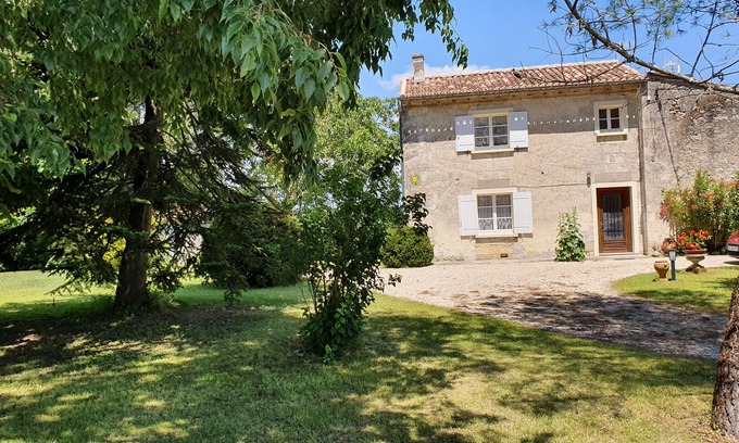 Saint-Romain-la-Virvee Maison | Maison gite de france individuelle confortable