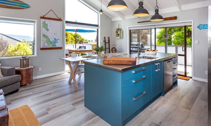 Matarangi Maison | House, decks/living up & down, fully fenced, family friendly 2min to beach