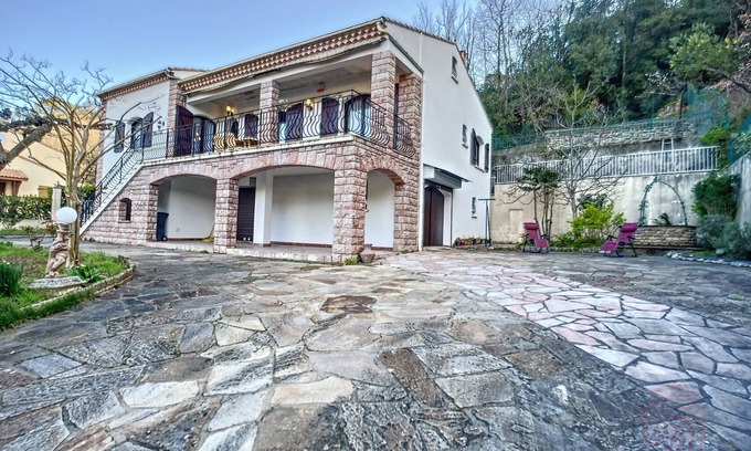 Lamalou-les-Bains Maison | Maison F4 avec terrasse, parking et animaux acceptés