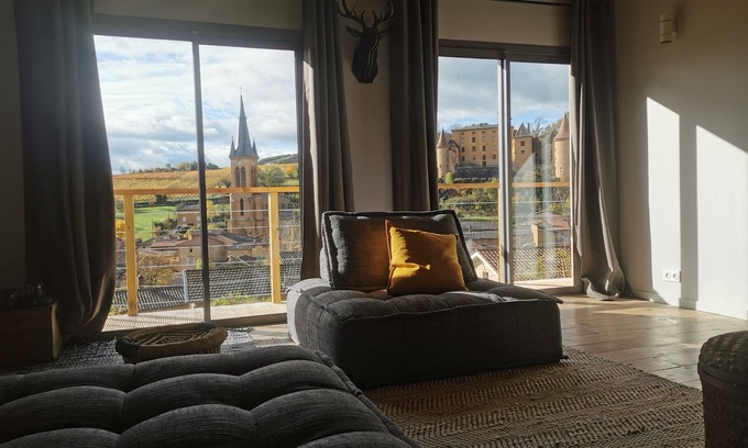 Jarnioux Maison | Maison avec SPA, Sauna et vue sur Château (30 min de Lyon)