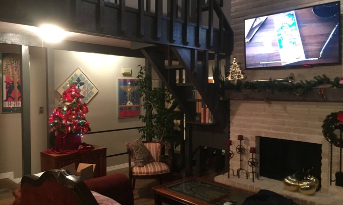 San Antonio Maison | Full House Of Texas Music Memoralbilia & Décor Highlightng Texas Musiciens