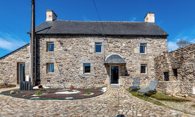Guilers Maison | Maison 'Gite 8 Pers Au Calme - 9kms Plages' avec Terrasse partagée, Jardin privé et Wi-Fi