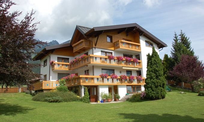 Hoefen Appartement | Maison dans un endroit calme avec un grand jardin en bordure du village près des télécabines de Reutten