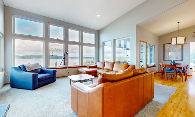 Langley Maison | House in Langley with sound & mountain views, firepit, & private hot tub