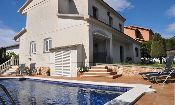 El Roc de Sant Gaieta Maison | Maison à Roda de Berà, avec piscine privée et court de tennis!