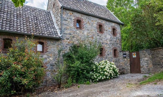 Aubel Maison | Gîte charmant á Saint-Jean-Sart avec piscine privée et sauna