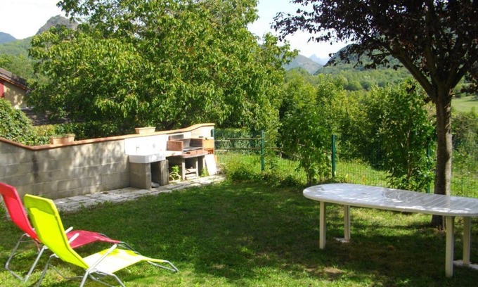 Vebre Maison | maison dans petit village de montagne au bord de la riviere