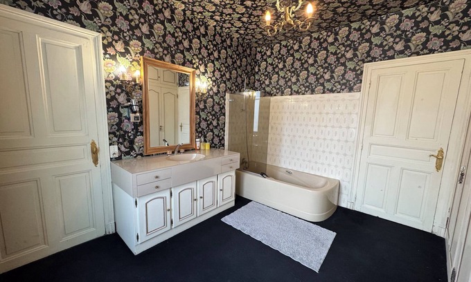 Bort-les-Orgues Maison | House in the heart of the city