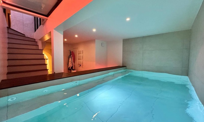 Notre-Dame Maison | Maison Hyper Centre Versailles, piscine intérieure, cinéma privé, salle de sport