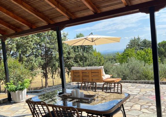 Mavromati Appartement | House in the Woods