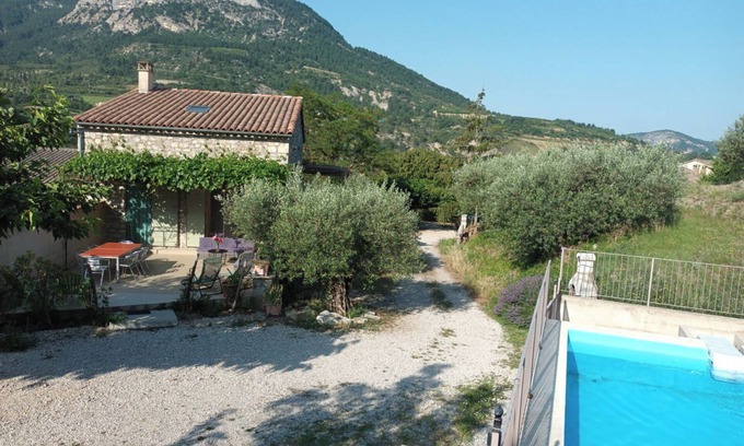 Sahune Maison | Maison "Le Vieil Olivier" avec vue sur les montagnes, piscine partagée et Wi-Fi