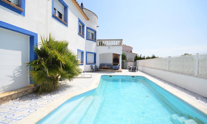 Sant Pere Pescador Chalet De Ski | Villa Les Eiguades - piscine privée, jardin, climatisation, barbecue, wifi, parking.