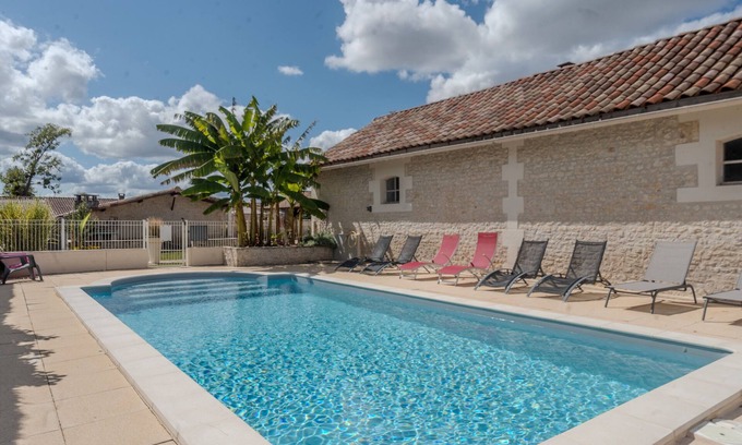Mortiers Maison | Maison 'Les Roses De Jonzac' avec piscine privée, terrasse privée et Wi-Fi