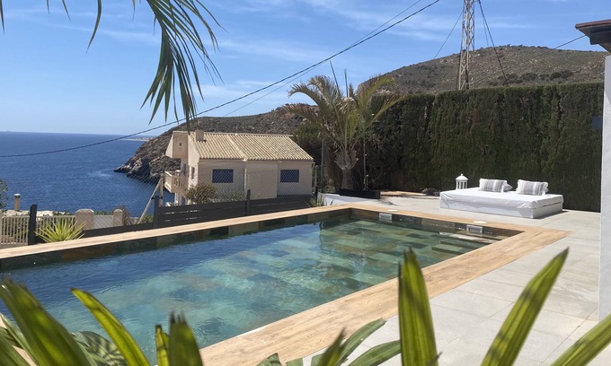 Gualchos Maison | Maison située sur une falaise en mer Méditerranée.
