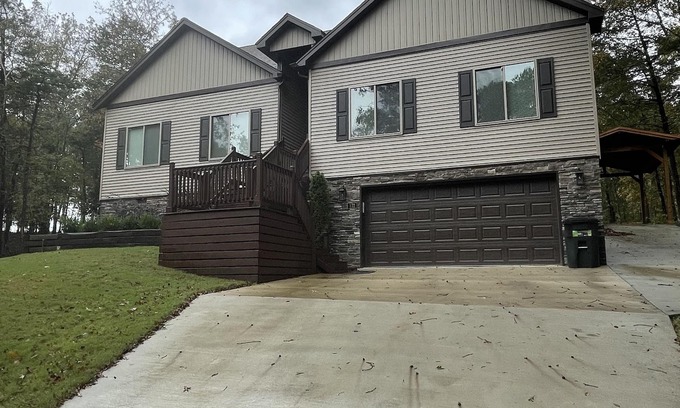 Fairfield Bay Maison | House located on Golf Course, community pools, hiking and ATV trails, close to G