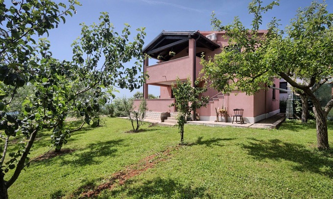 Zminj Maison | 3 chambres, belle vue sur la nature, 2 appartements.