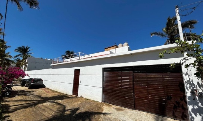 Acapulco Maison | House on the beach near the bar at the foot of the slope (pool and pet friendly)