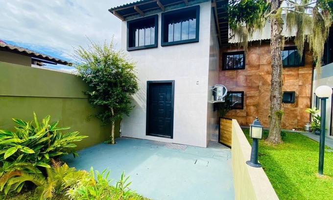 Carianos Maison | House near Floripa airport, with pool table and quiet neighborhood