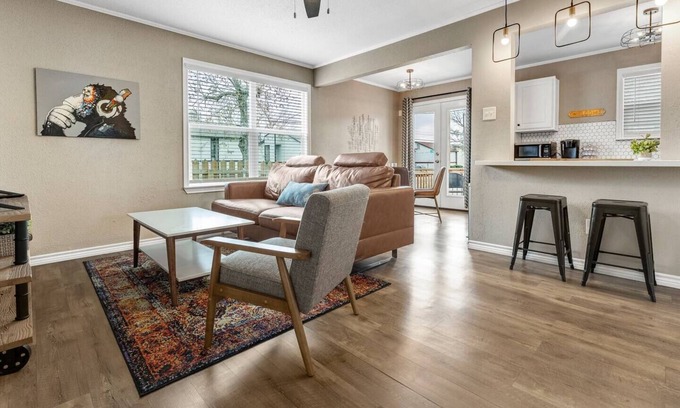 College Station Appartement | House-O-Blues: First Floor, Walk to A&M, King Beds