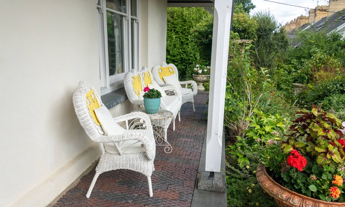 Newcastle Emlyn Maison | House of Brohedyn