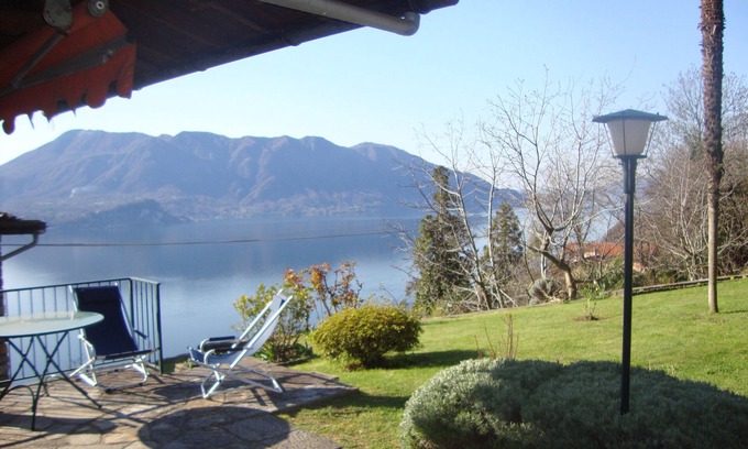 Piazza Maison | Vue sur le lac majeur, Maison en pierre avec jardin privé vue imprenable