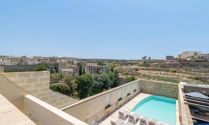 Munxar Villa | House of character with heated indoor pool in Gozo