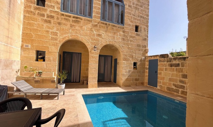 Nadur Maison | House of character with pool & jacuzzi for 5 persons, central yet quiet location