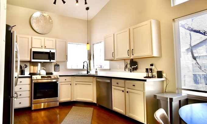 Denver Maison | House of Gems Deep Sleep near Metro Denver