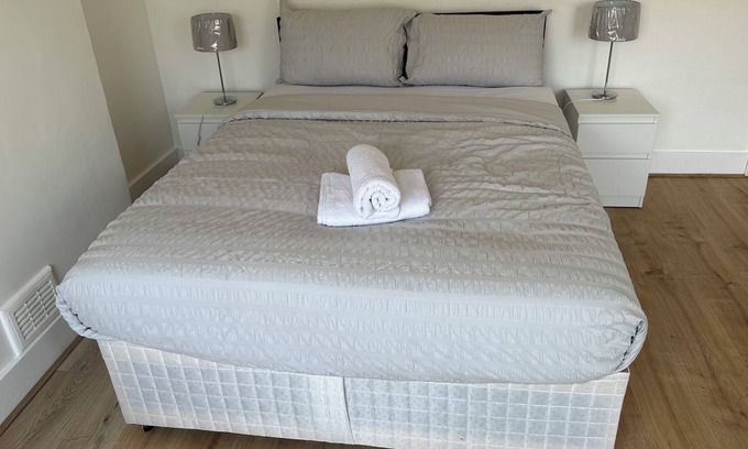Enfield Lock Maison | House of love and laughter