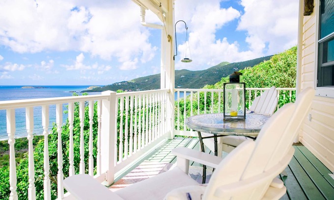 Estate Fortsberg Cottage | House of Open Arms Cottage: AC, vues sur l'eau vive, romantique, privé,!