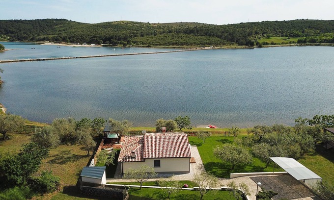 Pomer Maison | MAISON OLIVA- passer des vacances inoubliables dans les charmes de ce lieu étonnant