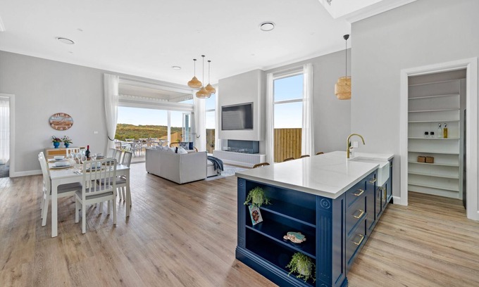 Catherine Hill Bay Maison | House on Catho and Moonee beach. SPECIAL BOOK 2 NIGHTS STAY 3*
