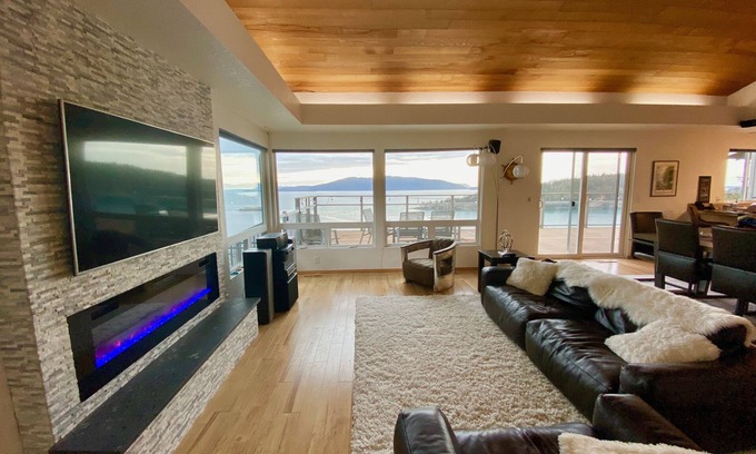 Bellingham Maison | House on Chuckanut Bay with Stunning Views!