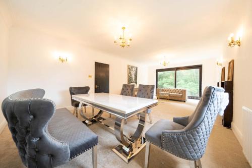 Harrow Maison | House on the Hill