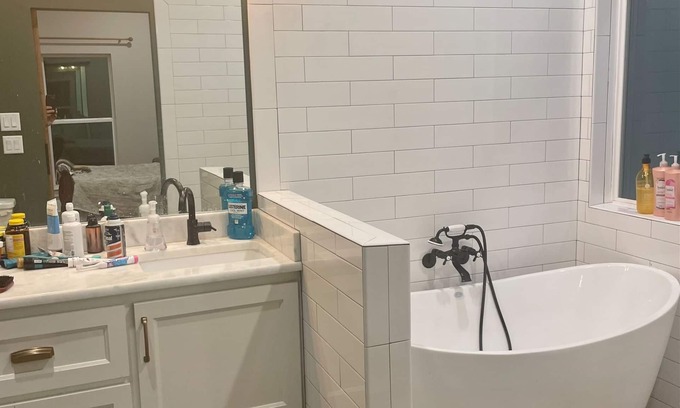 Era Maison | House on the Hill 3/2 house with scenic views outside Decatur with AC, WiFi.